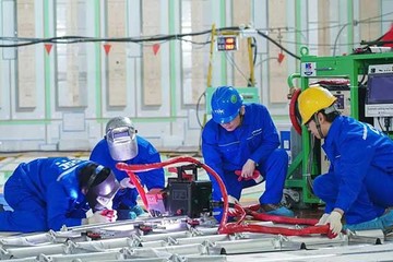 首座内陆LNG薄膜罐项目—华港燃气河北河间LNG调峰储备库工程“首罐首膜”仪式顺利举行